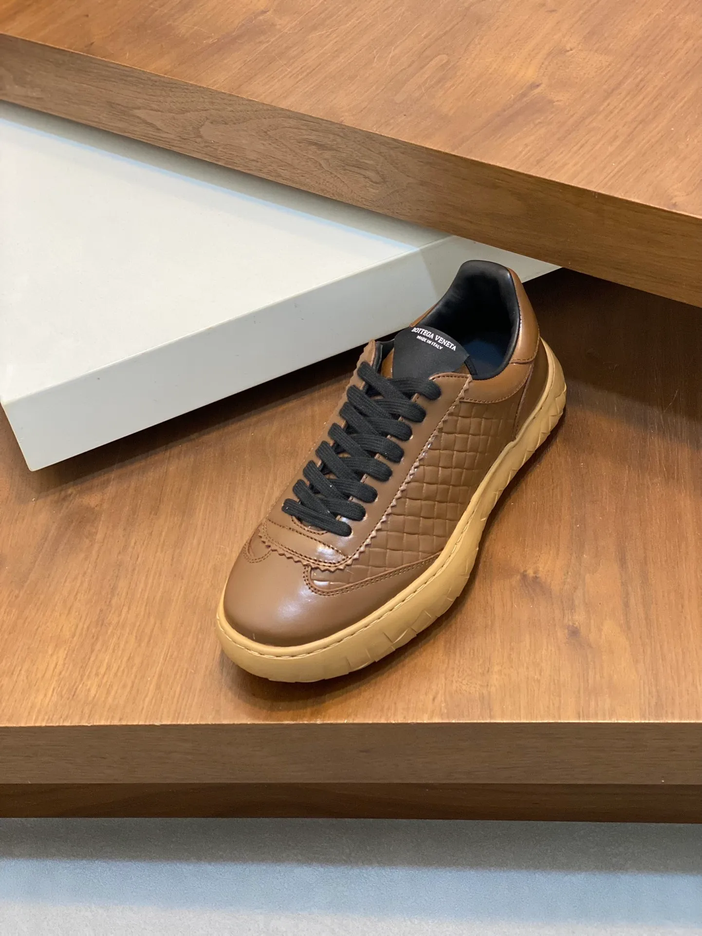 p440💰Men's Shoes BV/Bottega Veneta🆕The new men's moral training sneakers, made of Sneaker technology nylon and suede, inspired by retro basketball shoes, a new interpretation of classic sneakers, a lightweight, comfortable and breathable summer must-have item, the soles are made of classic woven texture, super recognizable, nylon suede stitching, full of texture!  Size: 38-45